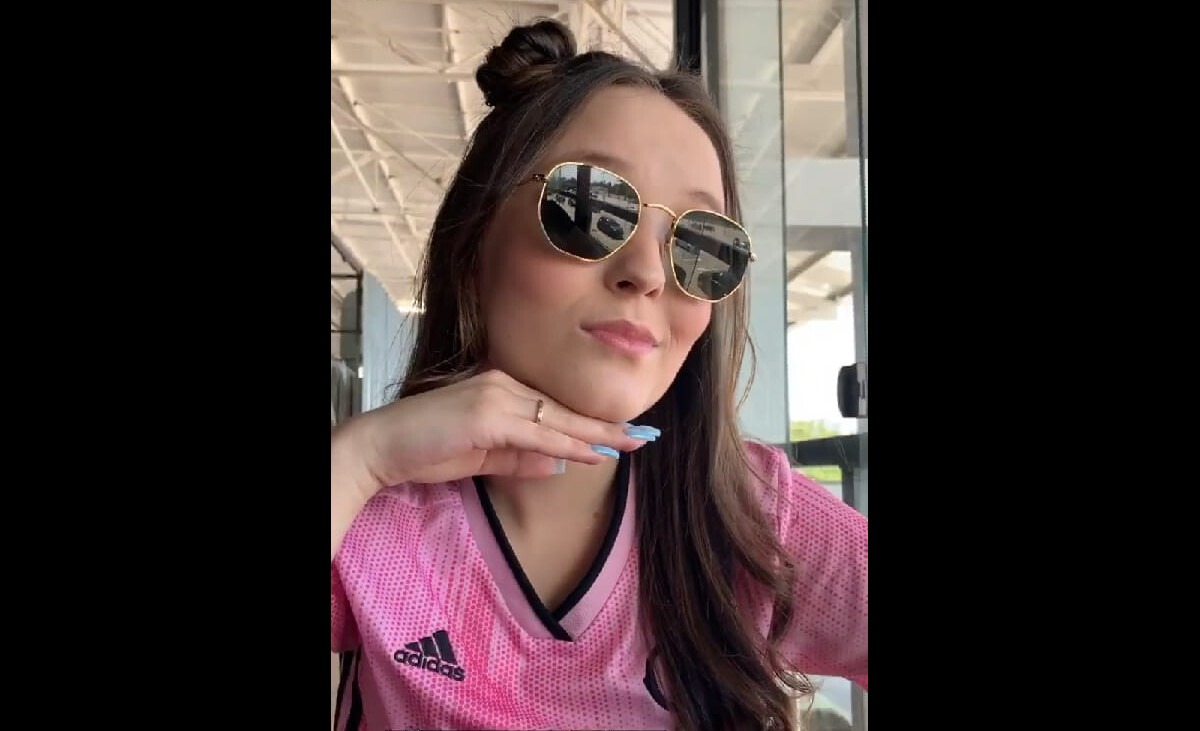 Larissa Manoela with a Flamengo shirt / Publicity